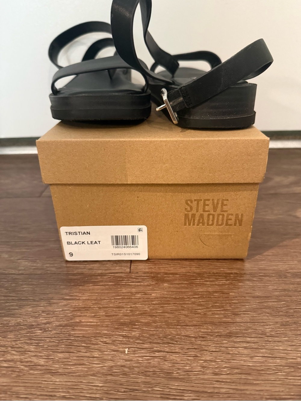 Steve Madden Tristan Black Leather Sandals - Picture 6 of 6
